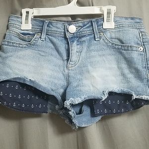 Light wash jean shorts with anchor pockets